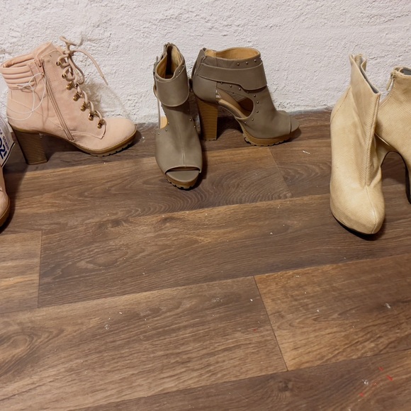 Tons of women’s heels. - Picture 6 of 14